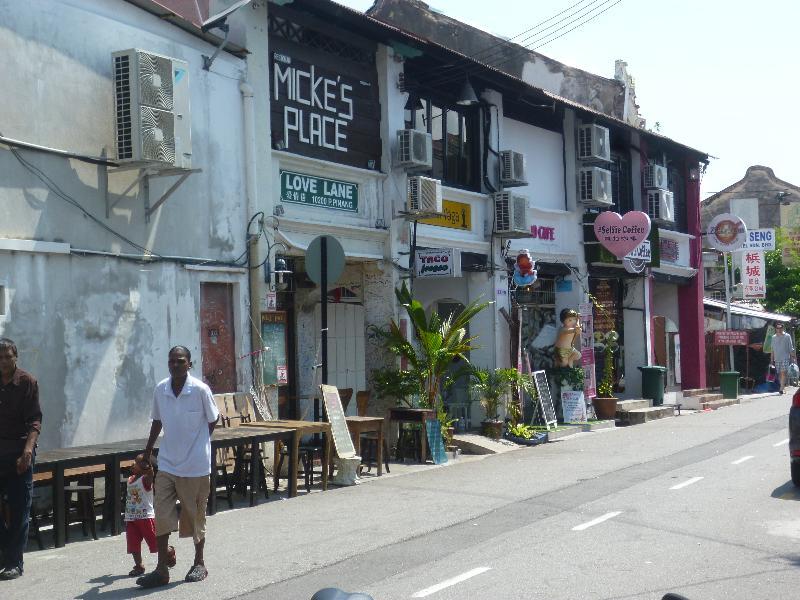 מלון ג'ורג' טאון The Millen Penang, Autograph Collection מראה חיצוני תמונה A street in the city